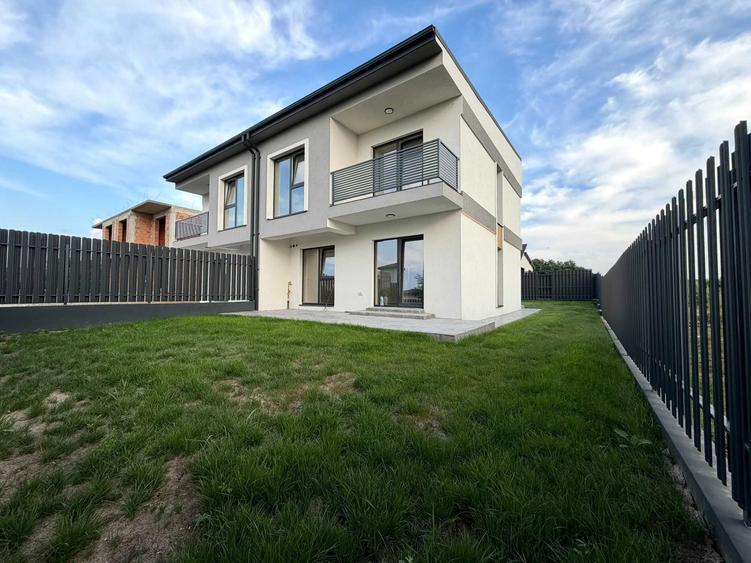 Casă cu 4 camere decomandat în Bucium