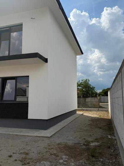 Casă cu 4 camere în Bradu