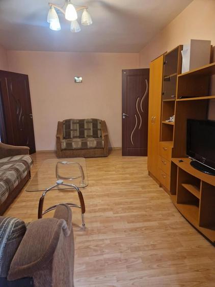 Apartament cu 2 camere semidecomandat în Berceni