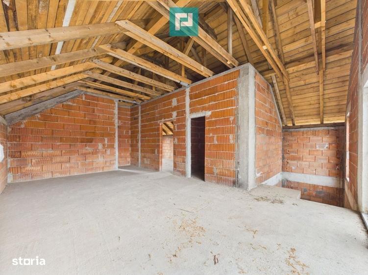 Casă cu 4 camere cu Piscina în Pârneava