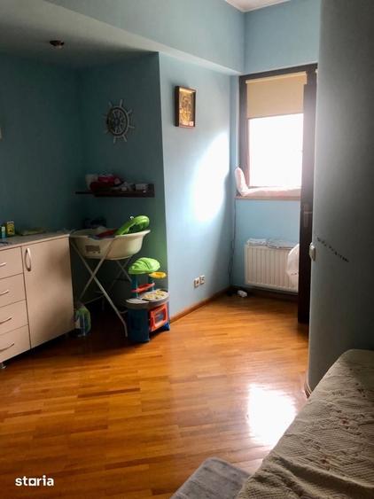 Casă cu 5 camere cu Teren 320 Mp în Vatra Luminoasă