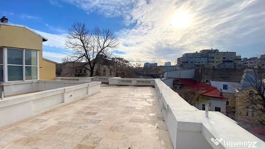 Casă cu 7 camere cu Teren 1020 Mp în Romană