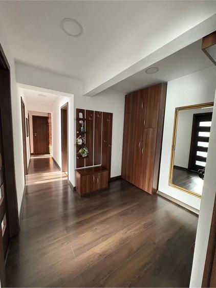 Apartament cu 3 camere decomandat în Sânmartin