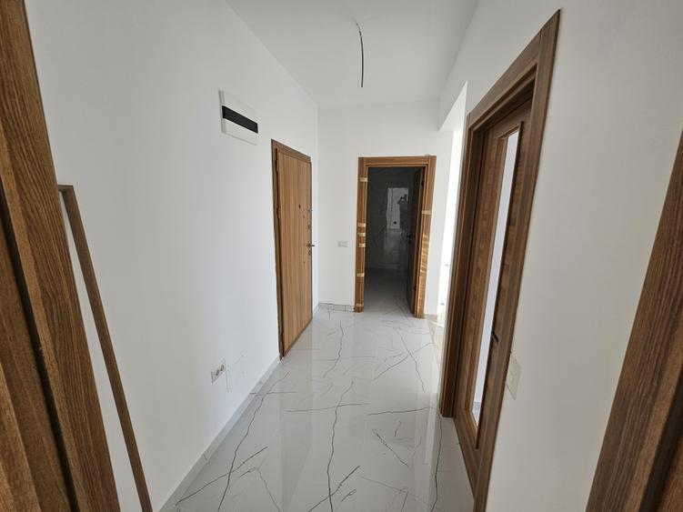 Apartament cu 3 camere decomandat în Vitan