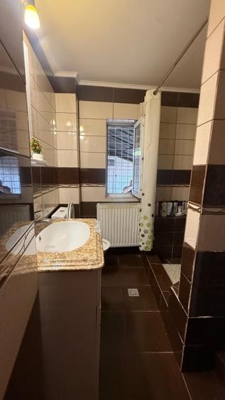 Casă individuală cu 3 camere cu Canalizare în Central