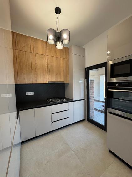 Apartament cu 3 camere decomandat în Sisești