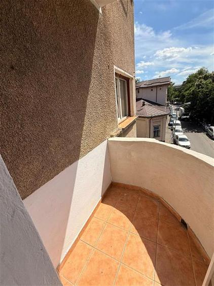 Apartament 2 camere, etajul 2/3, zona Dacia - 12