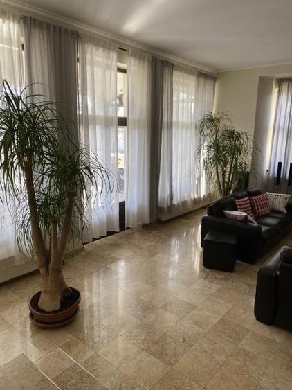 Casă individuală cu 7 camere cu Teren 2750 Mp în Mușcel