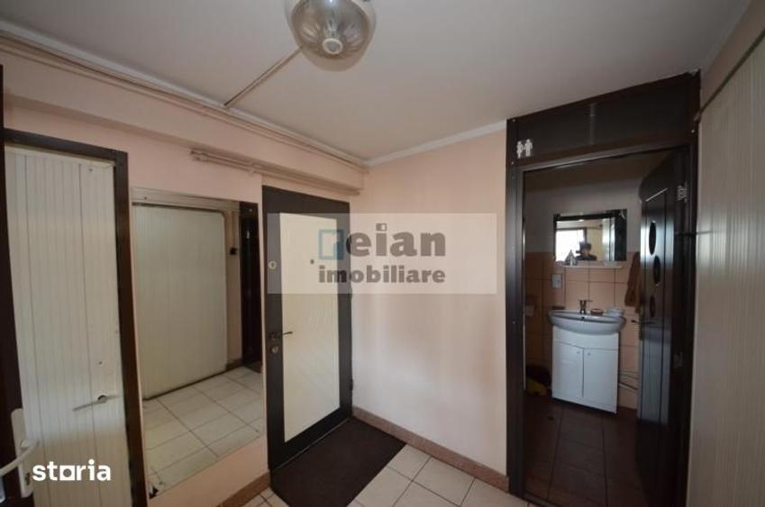 Casă cu 6 camere cu Teren 150 Mp în Aviației
