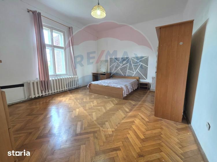 Apartament cu 3 camere decomandat în Vitrometan