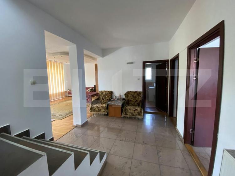 Casă individuală cu 6 camere cu Canalizare în Iris