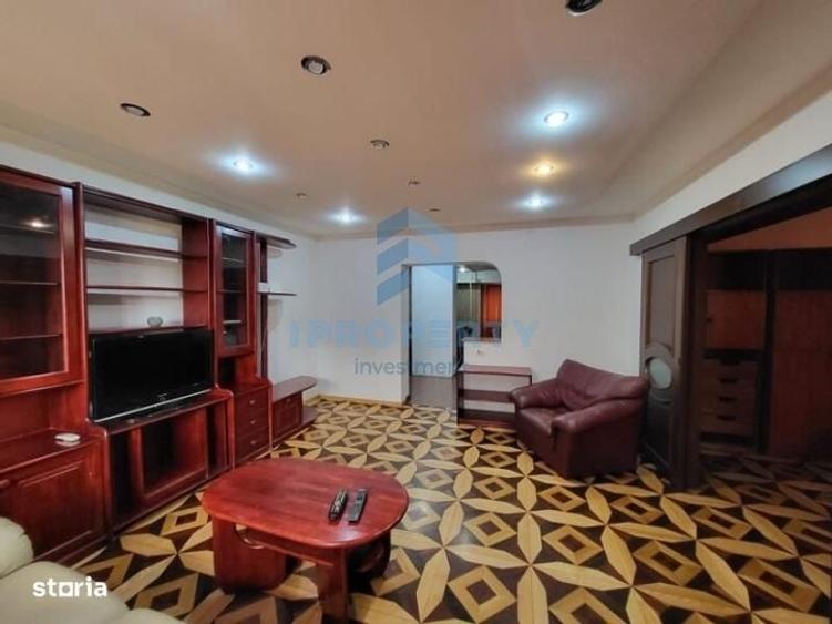 Apartament cu 3 camere semidecomandat în P-ța Muncii