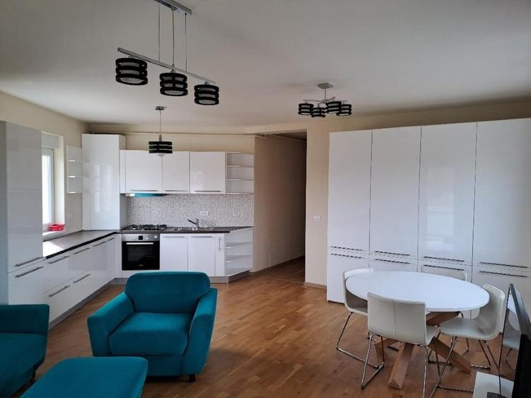 Apartament cu 3 camere semidecomandat, mobilat în Aradului