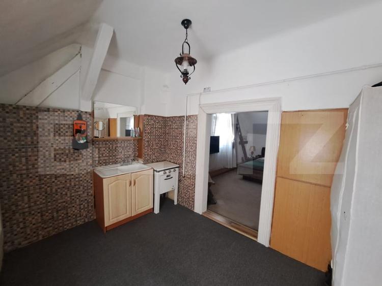 Apartament cu 6 camere semidecomandat, mobilat în Centrul Istoric