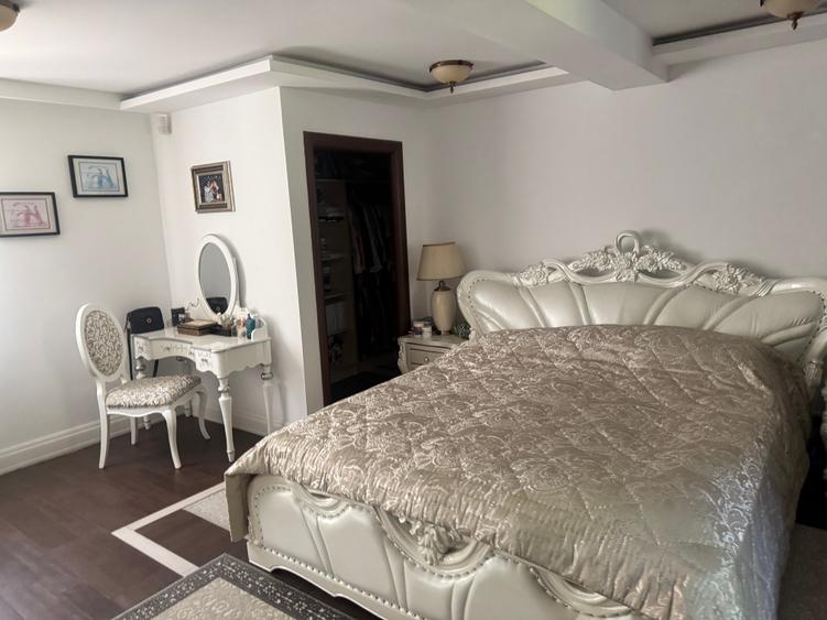 Casă individuală cu 8 camere cu Piscina în Pipera