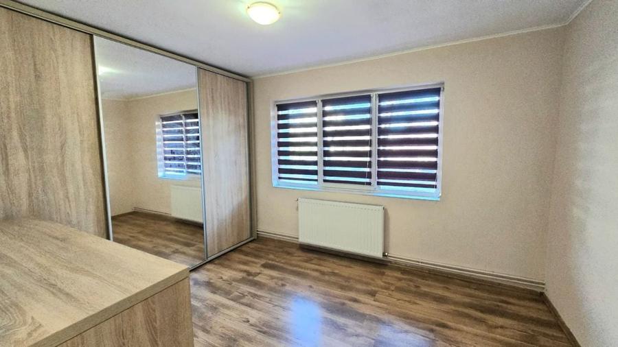 Apartament cu 3 camere decomandat, mobilat în Micro 16