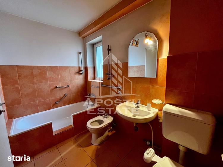 Apartament cu 4 camere semidecomandat în Take Ionescu