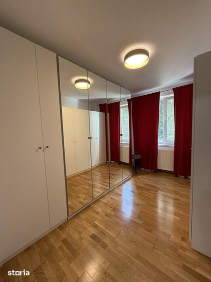Apartament cu 4 camere semidecomandat, mobilat în Exterior Vest