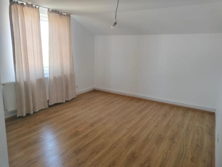 Casă individuală cu 5 camere cu Canalizare în Poiana
