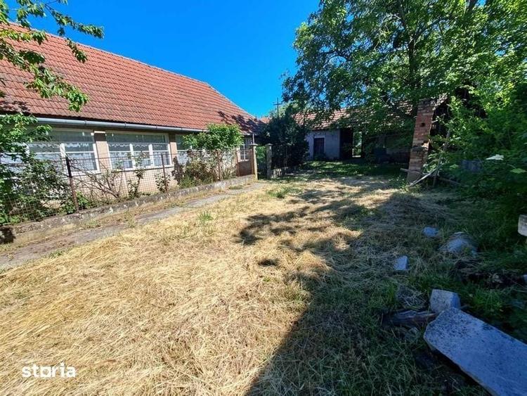 Casă cu 2 camere semidecomandat cu Teren 92 Mp în Cetariu