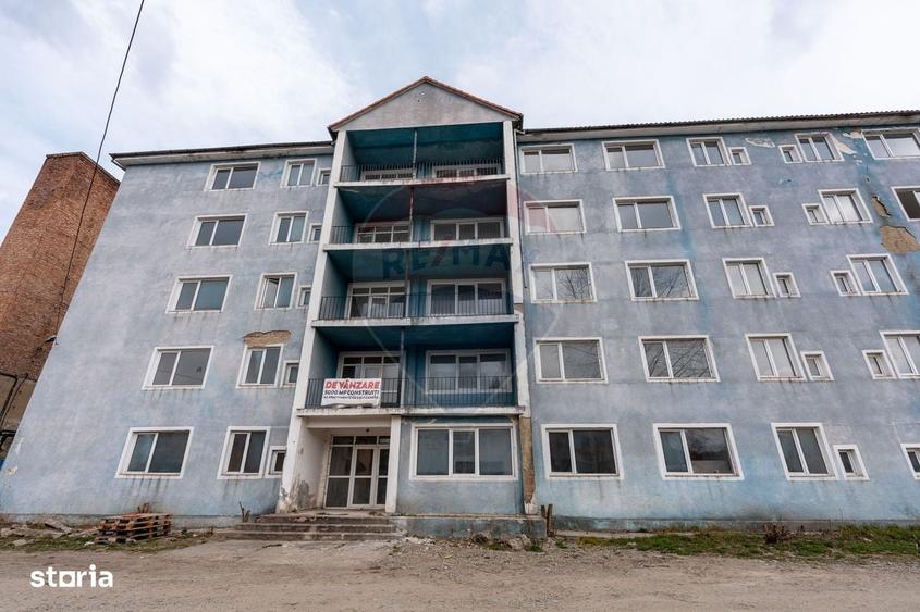 Spațiu comercial, de 3,700 mp, în Petros