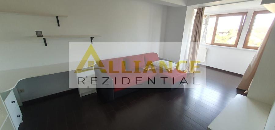 Apartament cu 5 camere decomandat, mobilat în Central