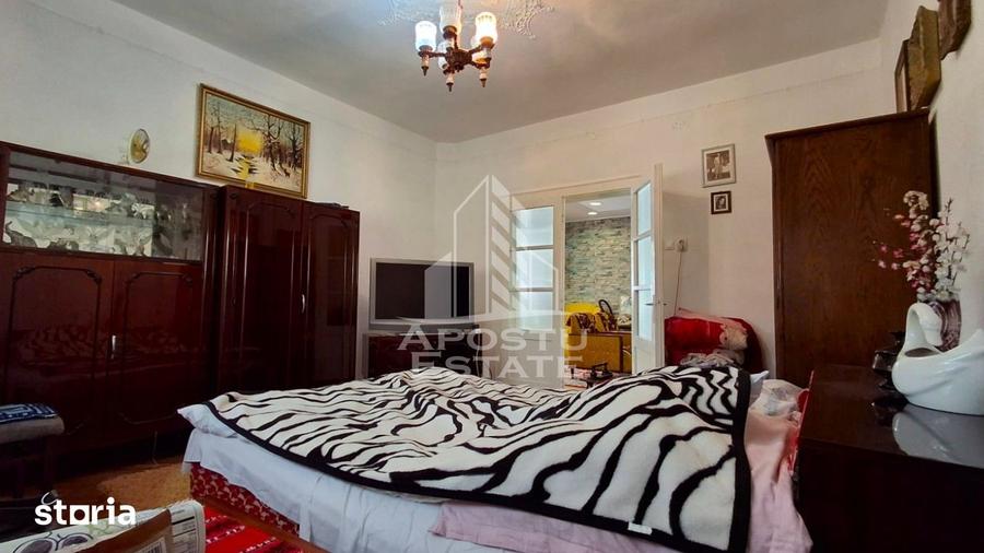 Casă cu 5 camere cu Teren 1439 Mp în Ineu
