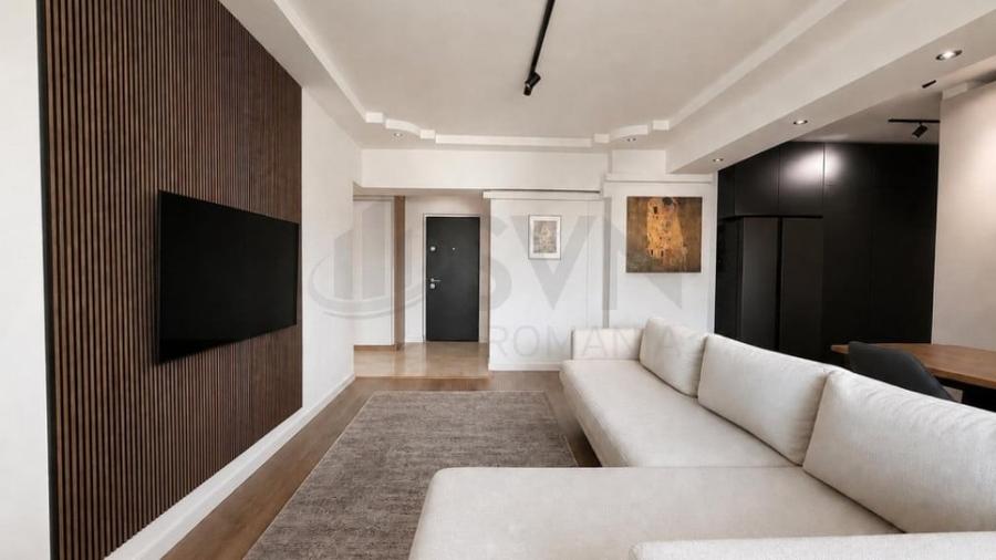 Apartament cu 3 camere semidecomandat în Băneasa