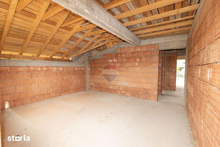 Casă cu 5 camere cu Teren 1000 Mp în Balotești
