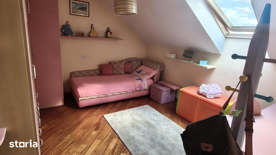 Casă cu 4 camere cu Teren 900 Mp în Central