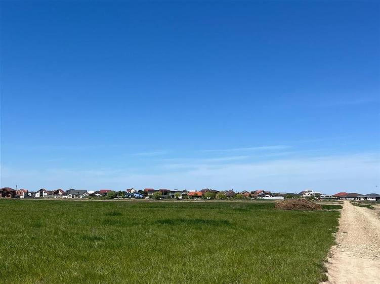 Teren intravilan de 492 mp, în Sânmartin