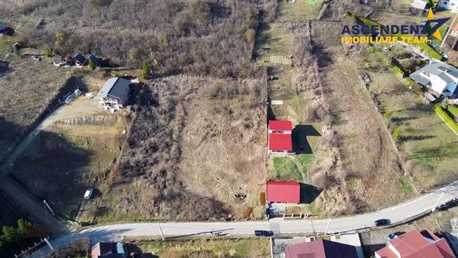 Teren Construcții intravilan de 2580 mp, în Corunca