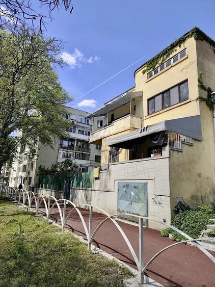Casă cu 7 camere cu Teren 600 Mp în Central