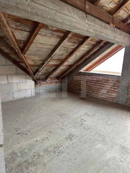 Casă individuală cu 10 camere cu Teren 1400 Mp în Exterior Sud