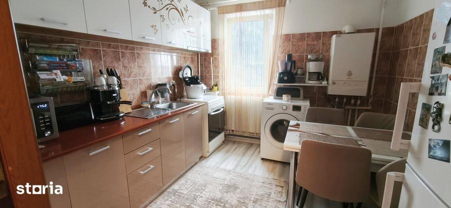 Apartament cu 2 camere semidecomandat, mobilat în Cornișa
