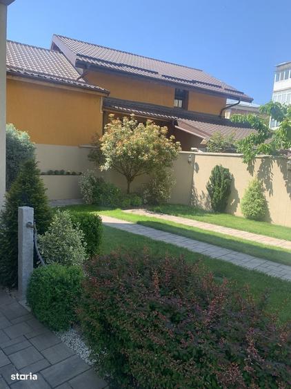 Casă cu 4 camere cu Teren 176 Mp în Sărari