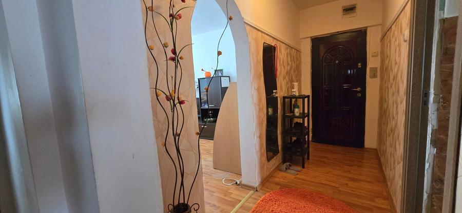 Apartament cu 3 camere decomandat în Micro 11