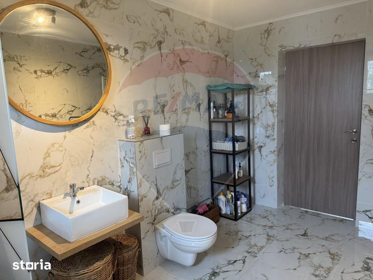 Casă cu 6 camere cu Teren 2800 Mp în Livada