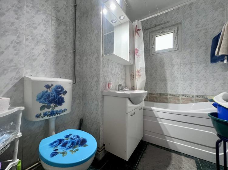 Apartament cu 3 camere decomandat, mobilat în Soarelui