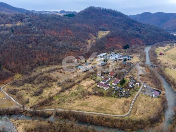 Spațiu industrial, de 5,000 mp, în Bucea