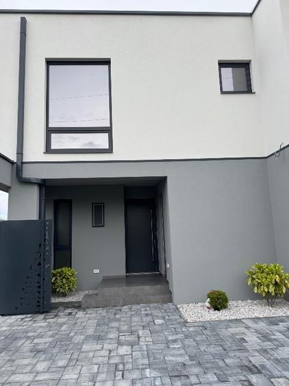 Duplex cu 5 camere cu Canalizare în Dumbrăvița