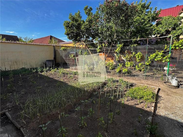 Casă cu 10 camere cu Teren 450 Mp în Central