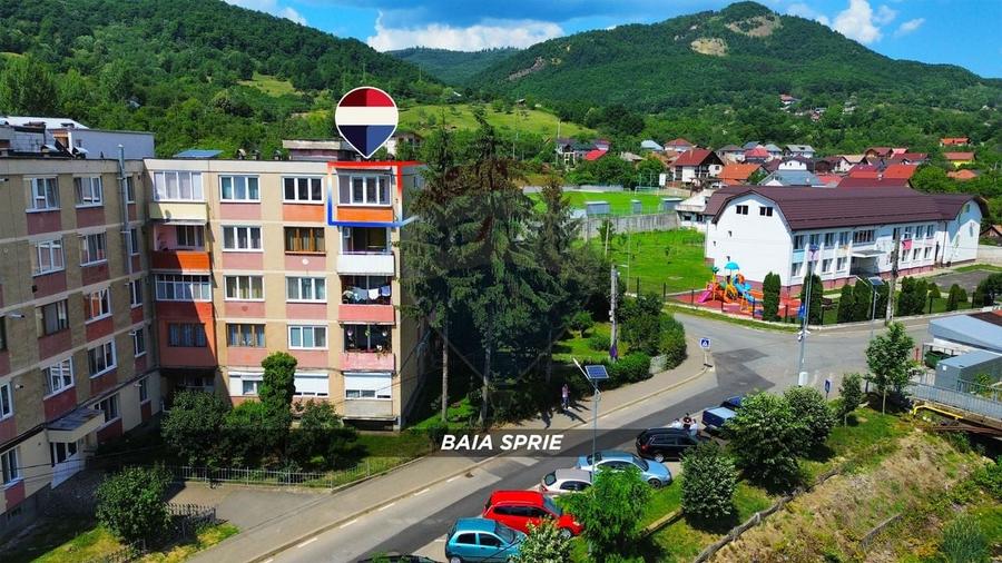 Apartament cu 3 camere semidecomandat, mobilat în Central