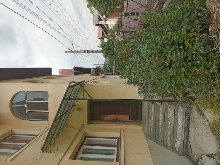Casă cu 6 camere cu Teren 805 Mp în Central