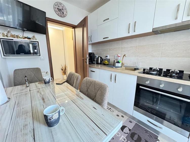 Apartament 3 camere 2 bai 2 balcoane in Selimbar - 12