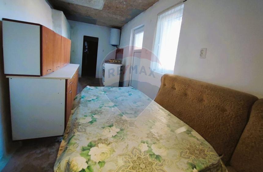Casă cu 2 camere cu Teren 280 Mp în Rod
