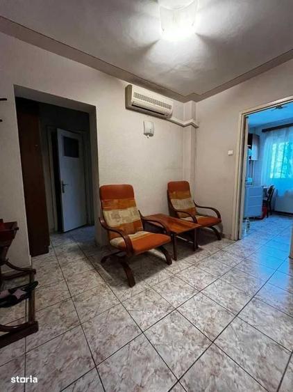 Apartament cu 4 camere semidecomandat în Podu Roș