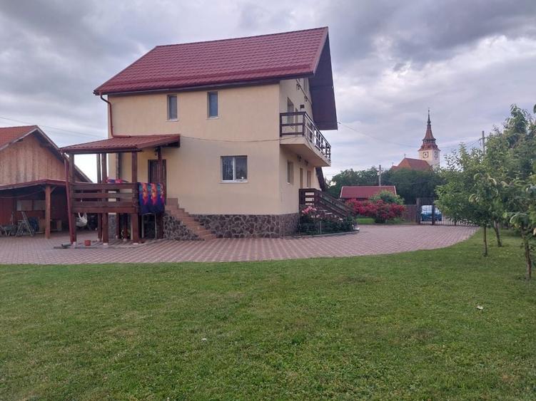 Casă cu 4 camere cu Teren 1300 Mp în Sânpetru
