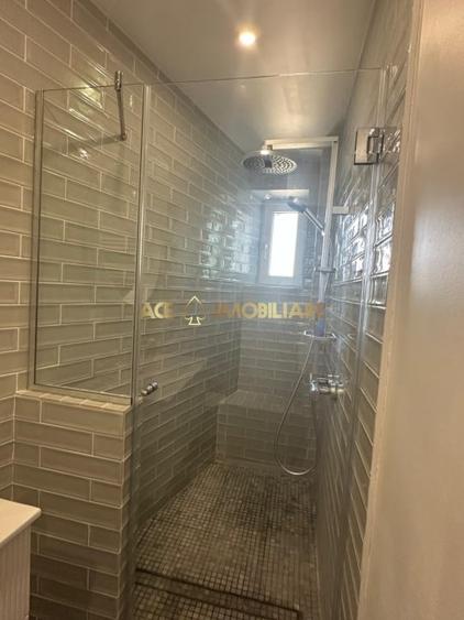 Apartament cu 4 camere semidecomandat, mobilat în Victoriei