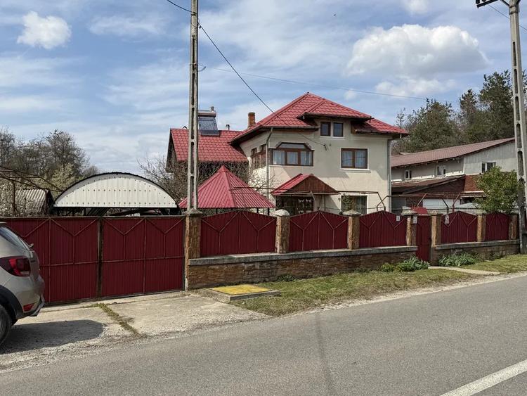 Casă individuală cu 5 camere cu Teren 3568 Mp în Budieni
